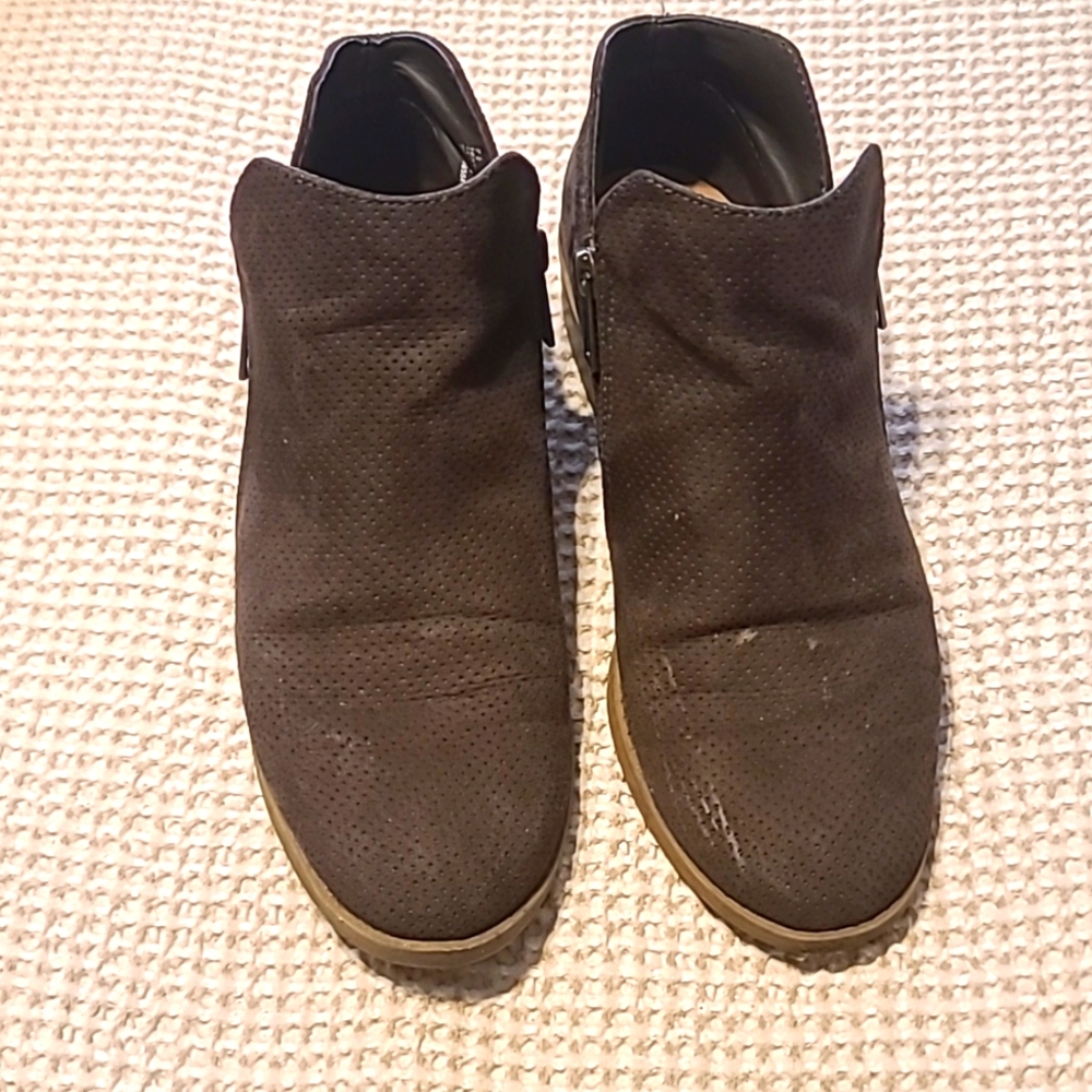 Universal Threads brown booties size 7.5
